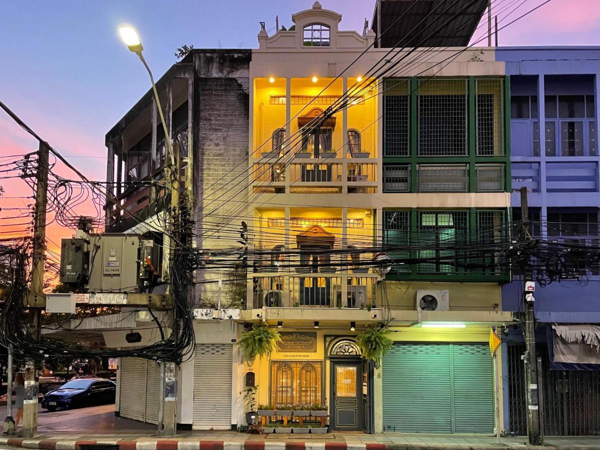Central Old Town Cottage Bangkok Bagian luar foto