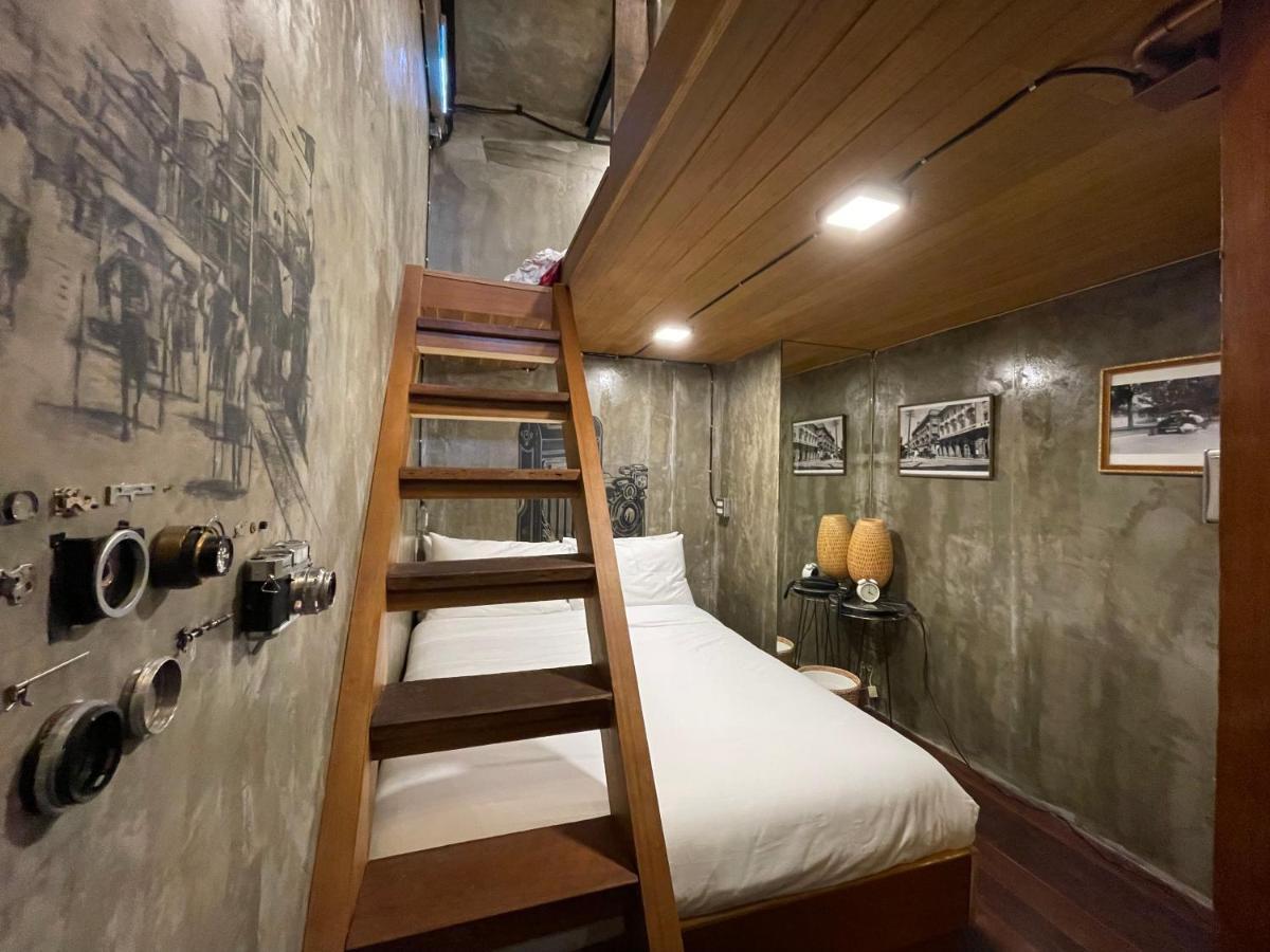 Central Old Town Cottage Bangkok Bagian luar foto