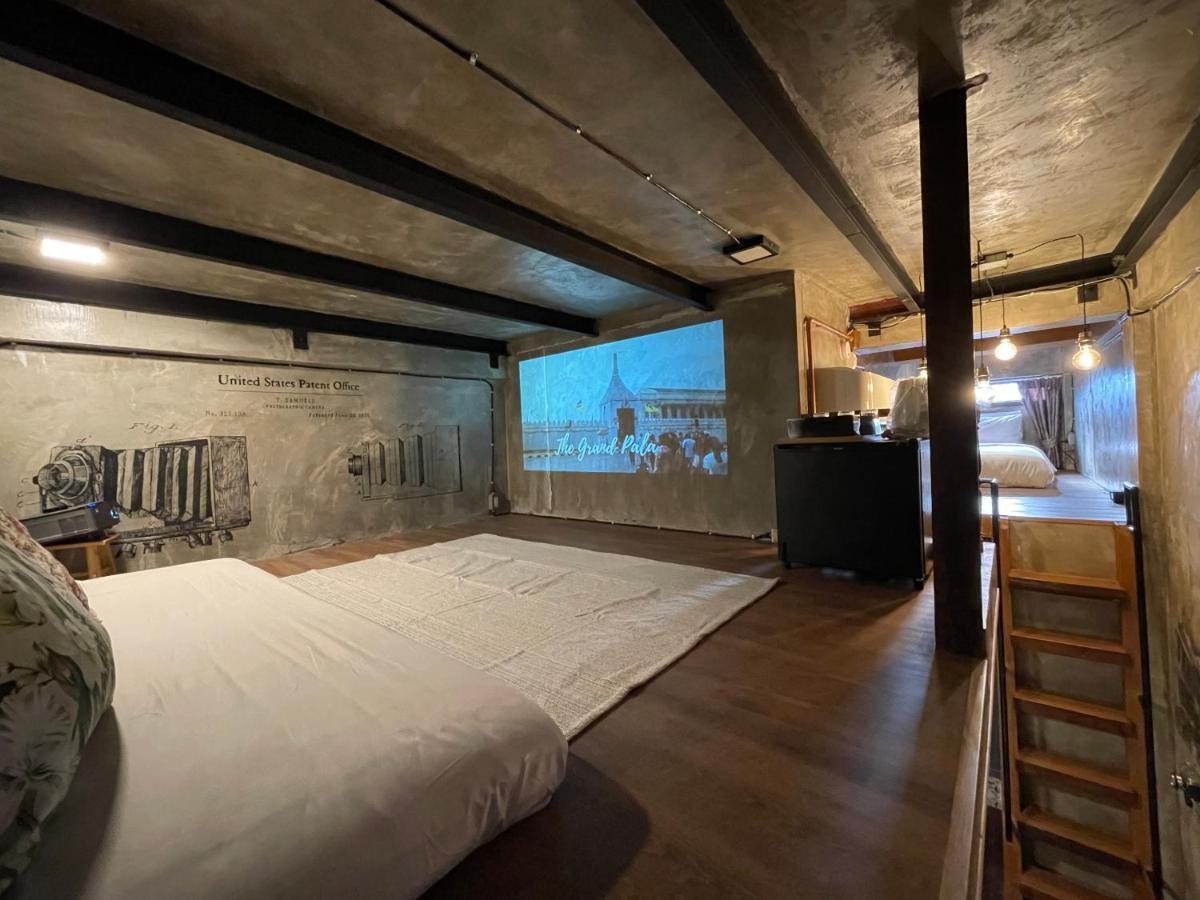 Central Old Town Cottage Bangkok Bagian luar foto