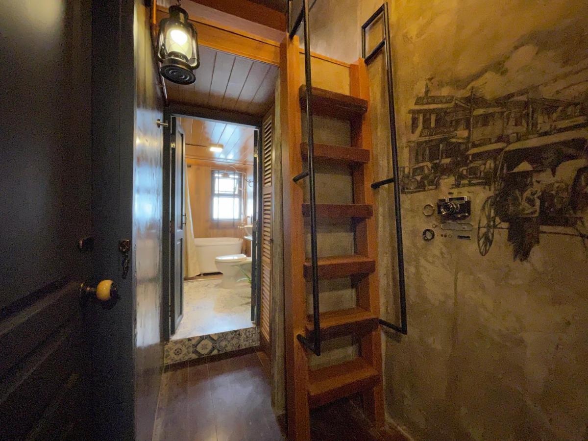 Central Old Town Cottage Bangkok Bagian luar foto