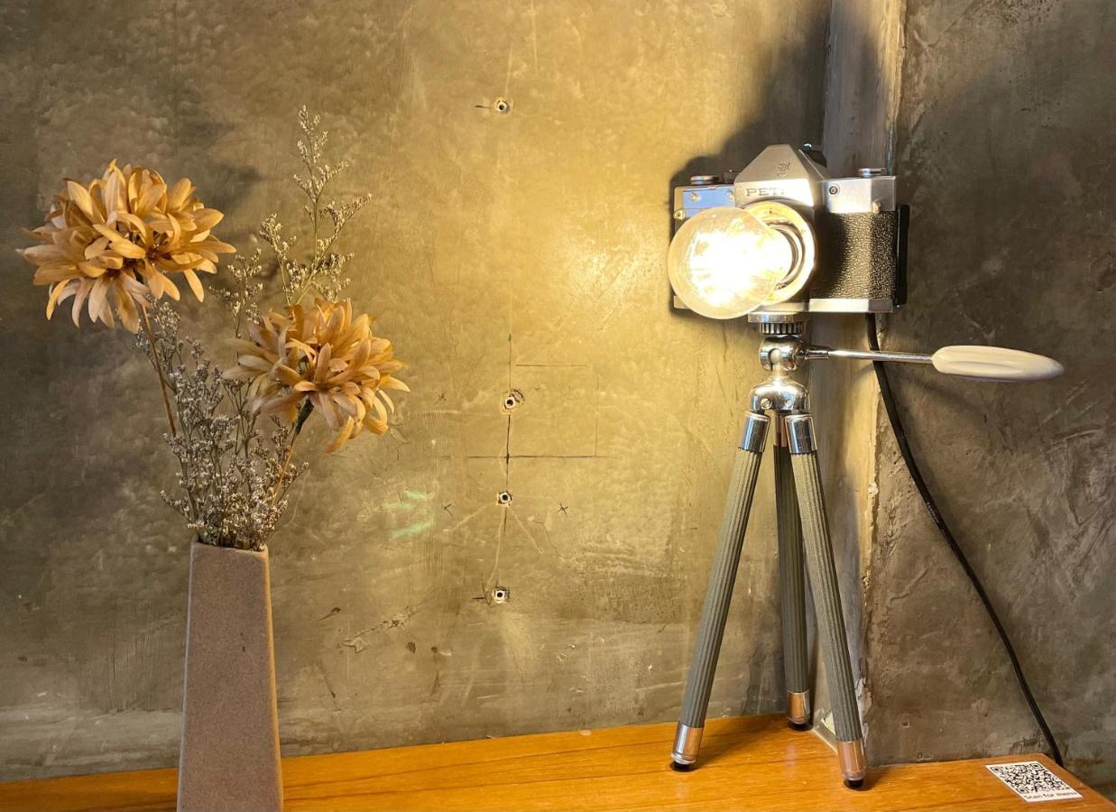 Central Old Town Cottage Bangkok Bagian luar foto