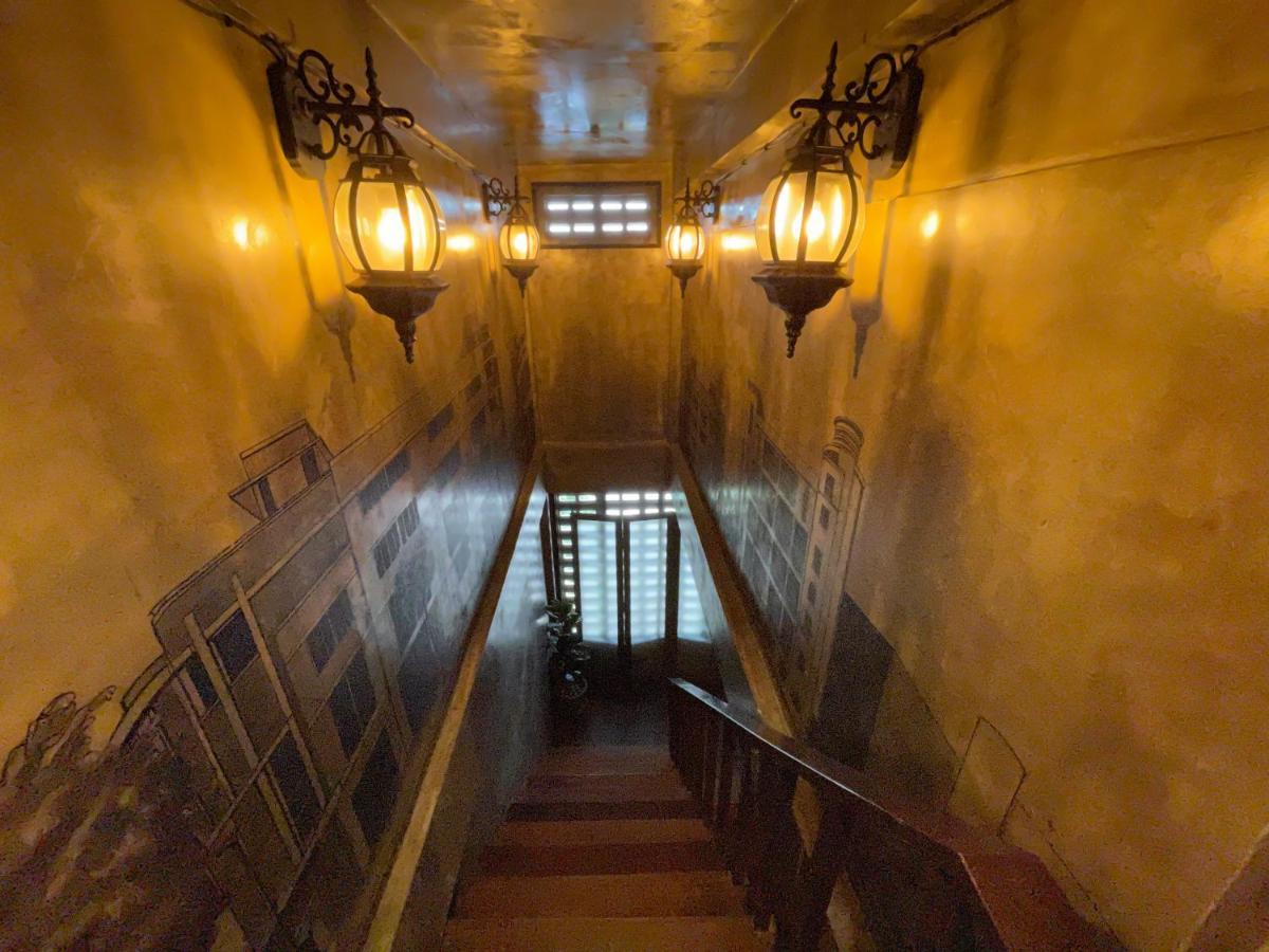 Central Old Town Cottage Bangkok Bagian luar foto
