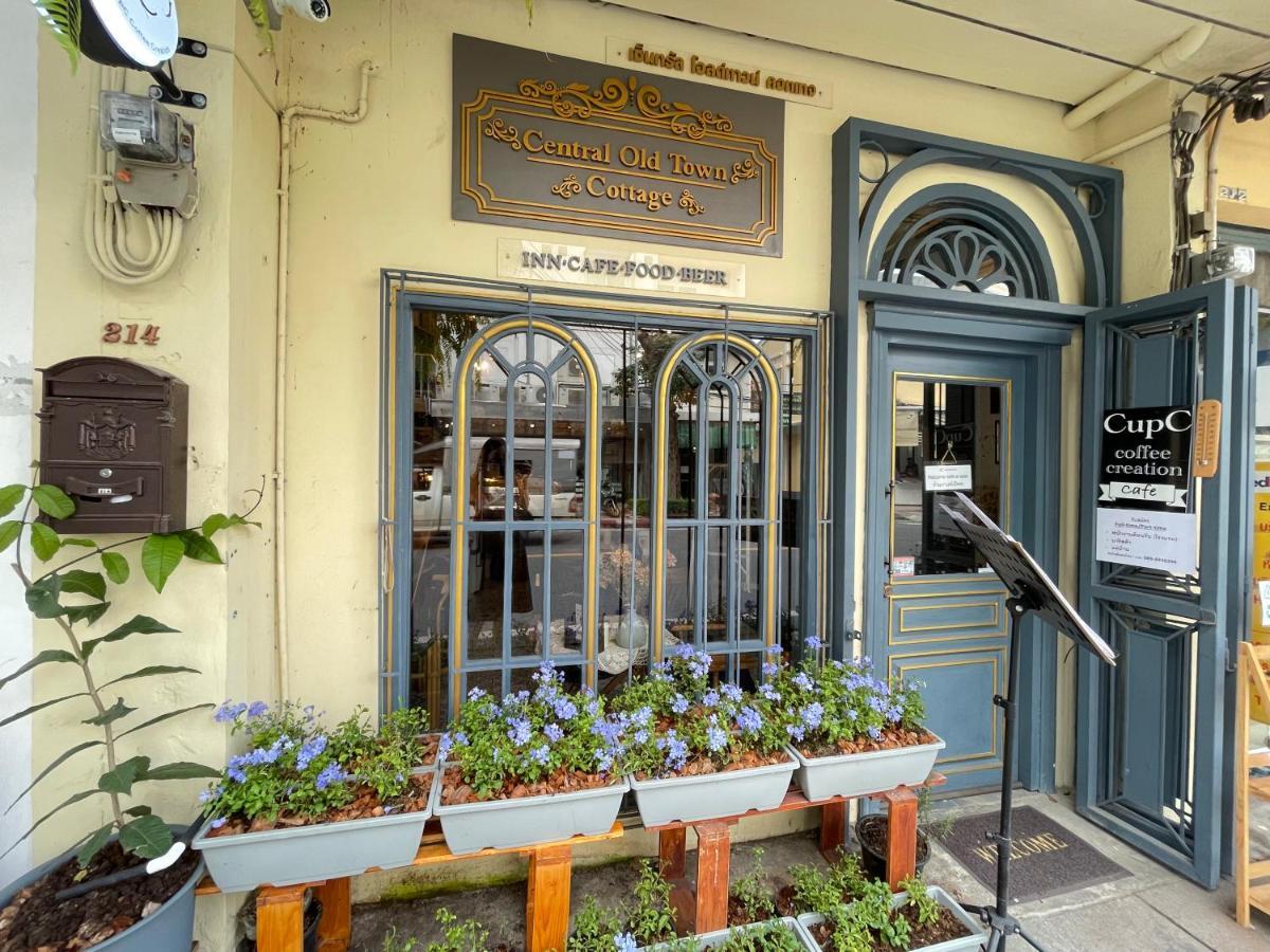 Central Old Town Cottage Bangkok Bagian luar foto