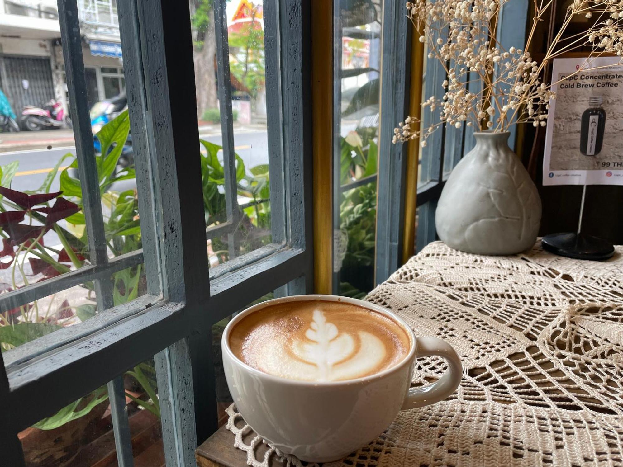 Central Old Town Cottage Bangkok Bagian luar foto