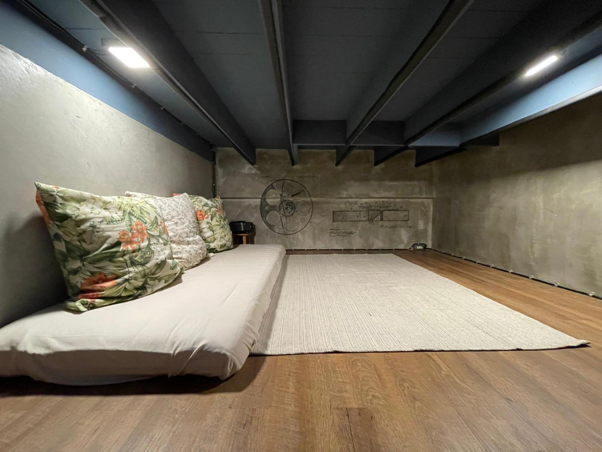 Central Old Town Cottage Bangkok Bagian luar foto