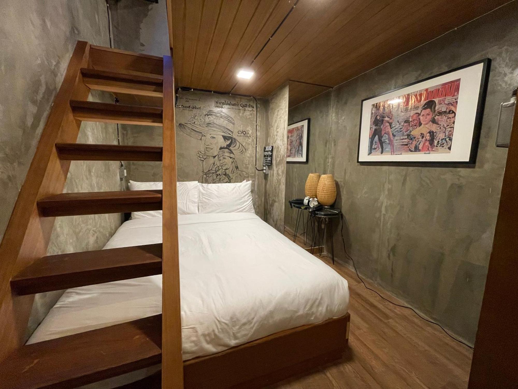 Central Old Town Cottage Bangkok Bagian luar foto