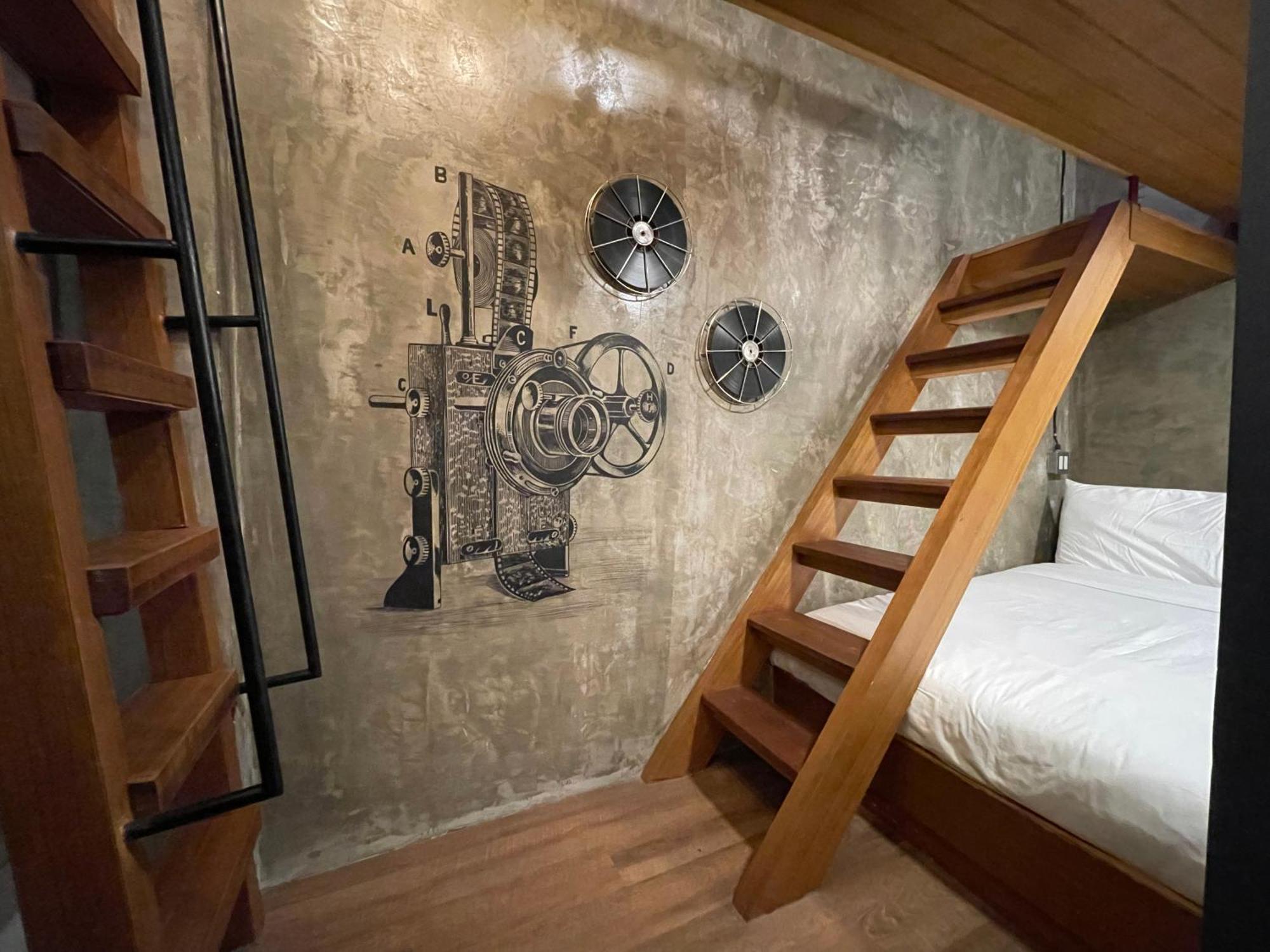 Central Old Town Cottage Bangkok Bagian luar foto