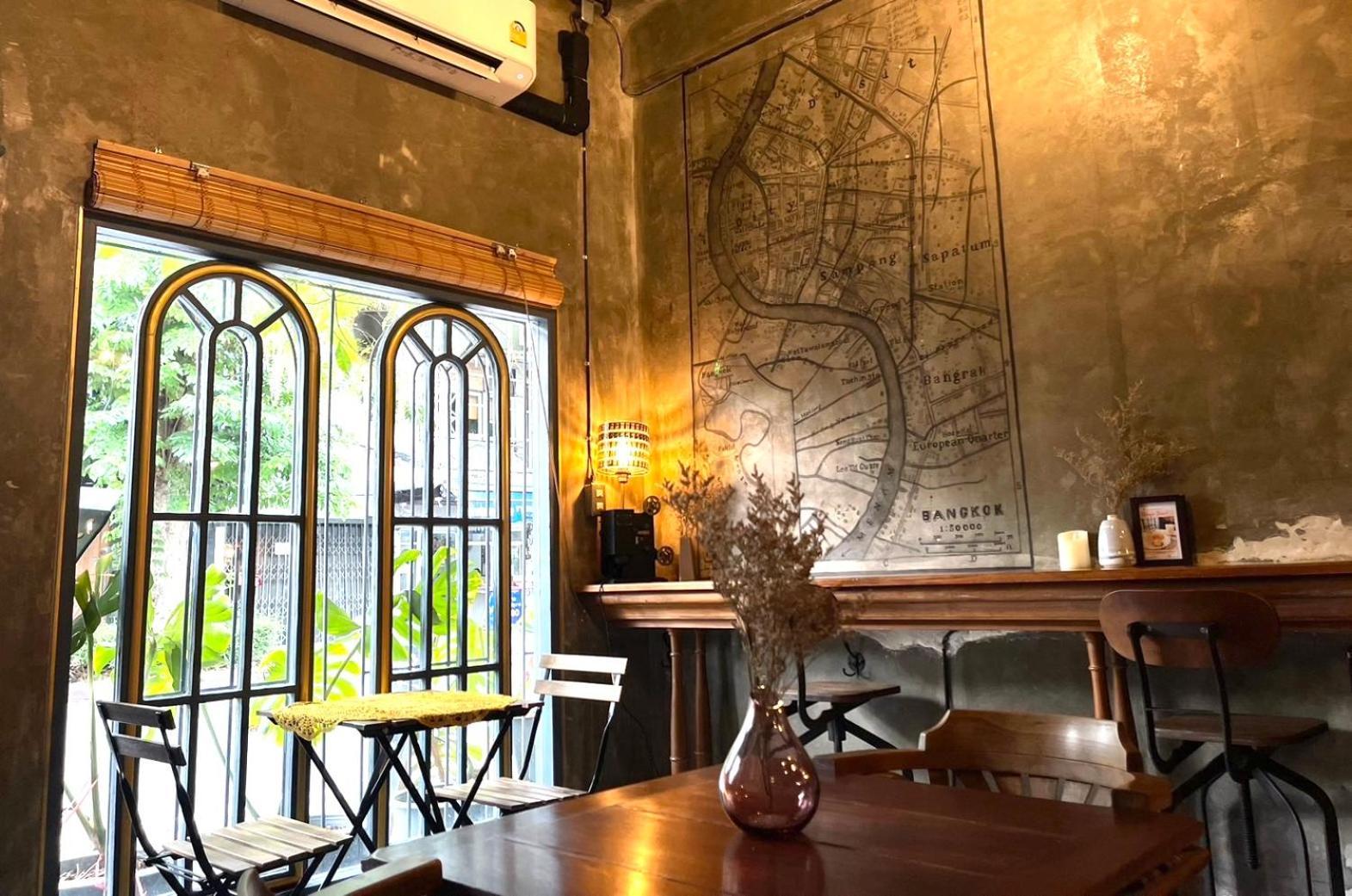 Central Old Town Cottage Bangkok Bagian luar foto